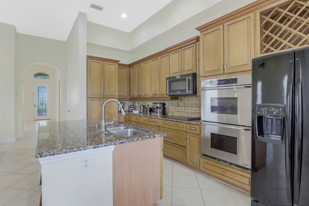 1717 Birdie Dr, Naples, FL 34120