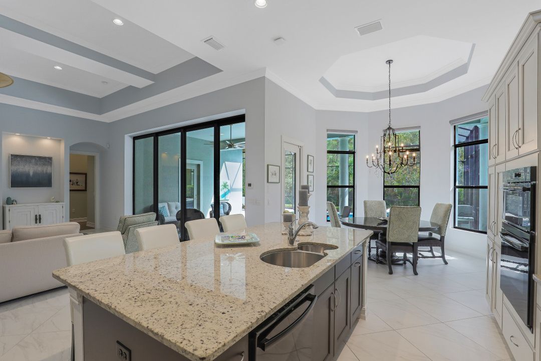 7497 Lantana Cir, Naples, FL 34119