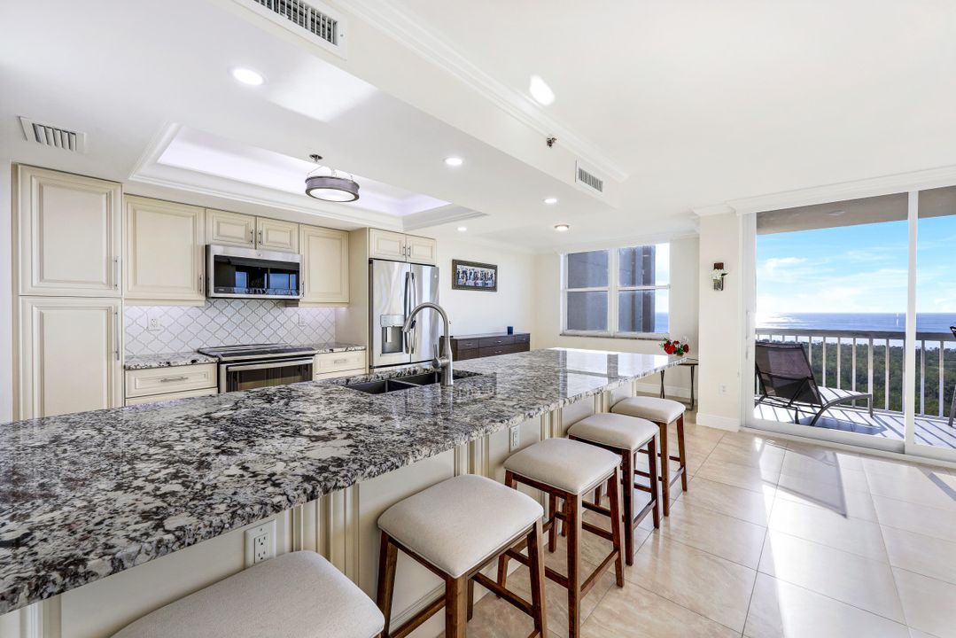 6585 Nicholas Blvd  #1803, Naples, FL 34108