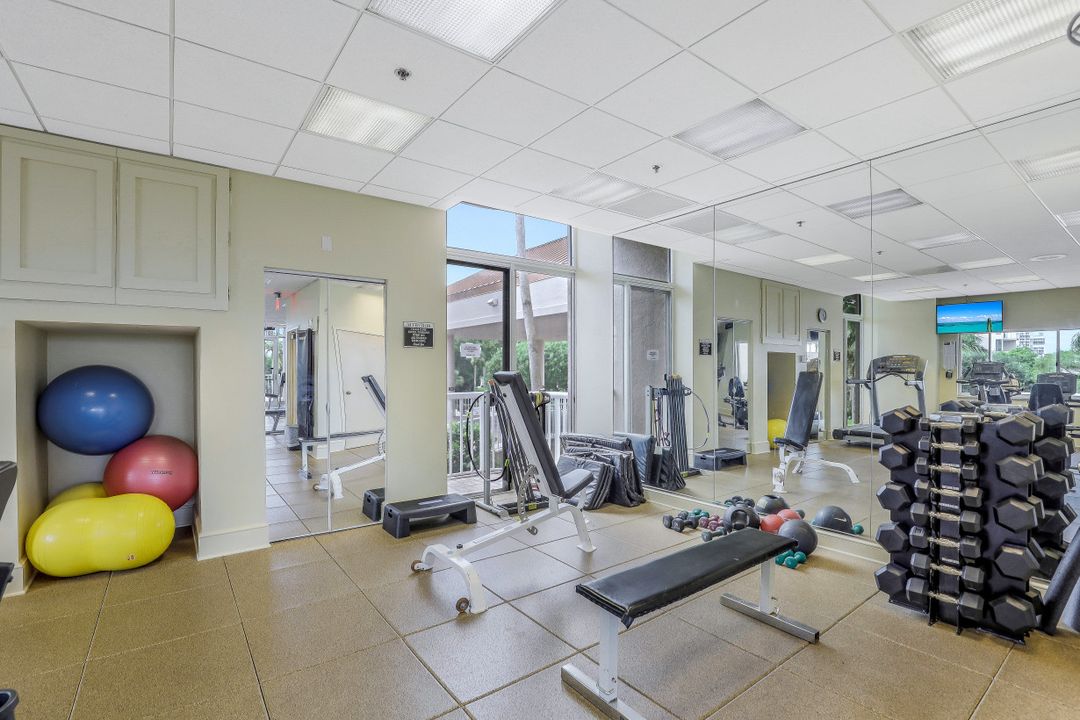 40 Seagate Dr #1004, Naples, FL 34103