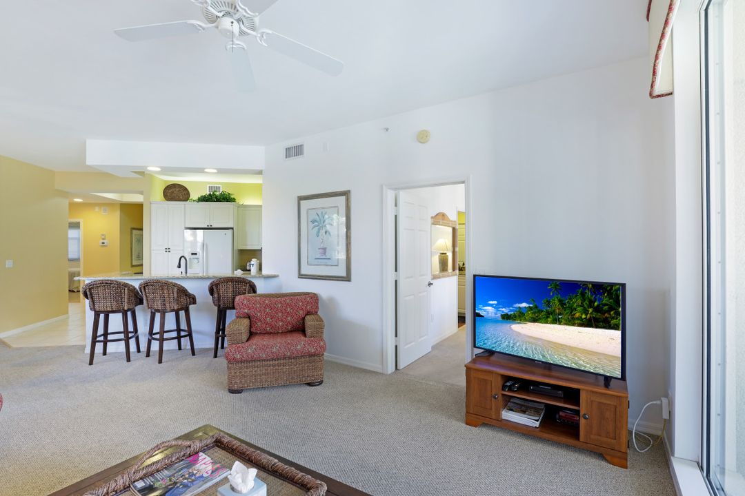 470 Launch Cir #405, Naples, FL 34108