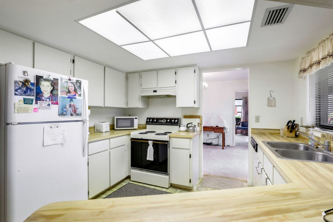 466 Tradewinds Ave, Naples, FL 34108