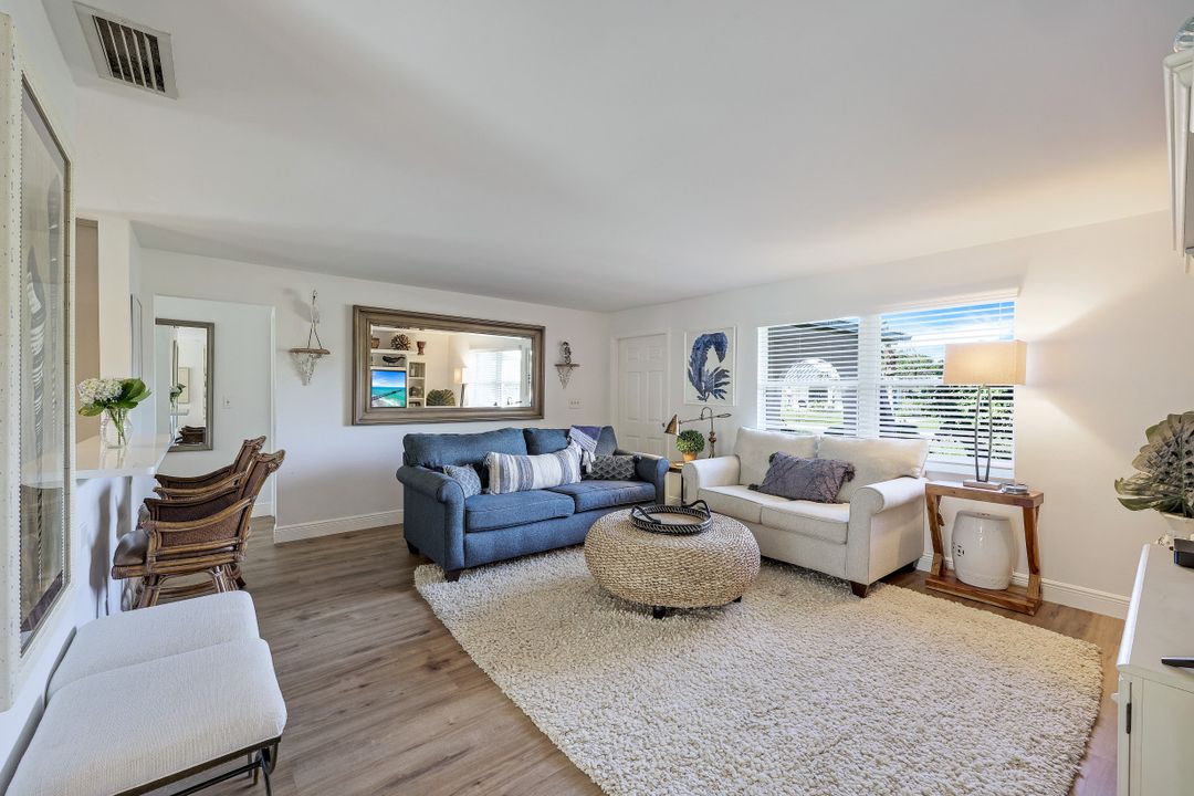 580 105th Ave N, Naples, FL 34108