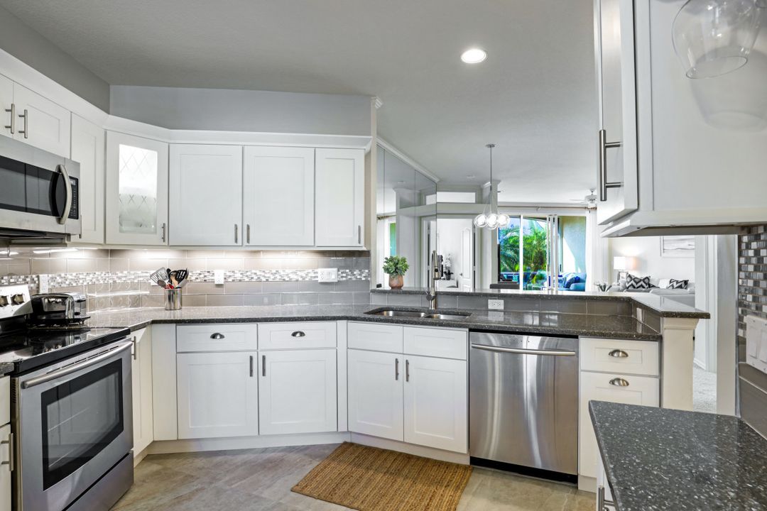 8385 Excalibur Cir #G3, Naples, FL 34108