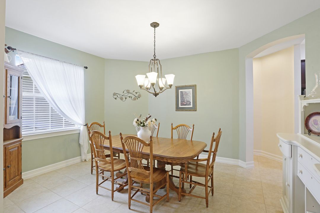 2548 Ashbury Cir, Cape Coral, FL 33991
