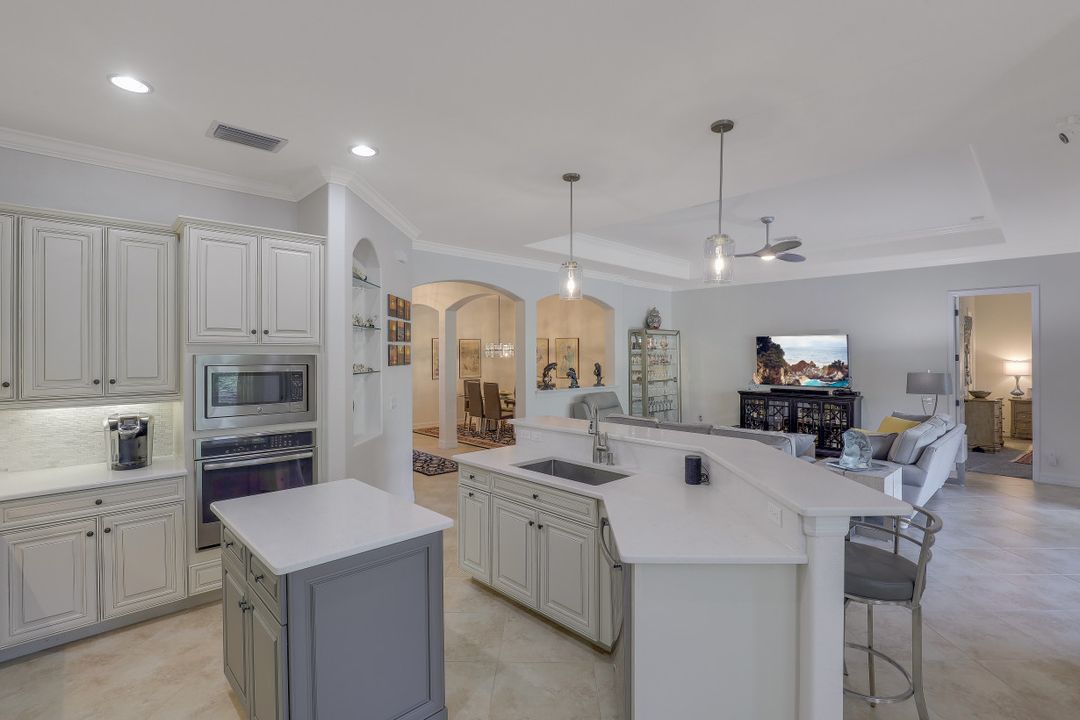 9336 Vercelli Ct, Naples, FL 34113