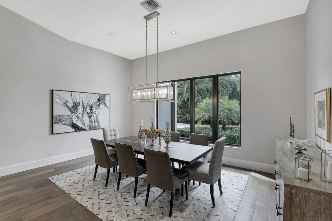 4501 Silver Fox Dr, Naples, FL 34119