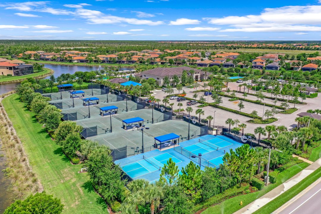 4488 Aurora St, Naples, FL 34119