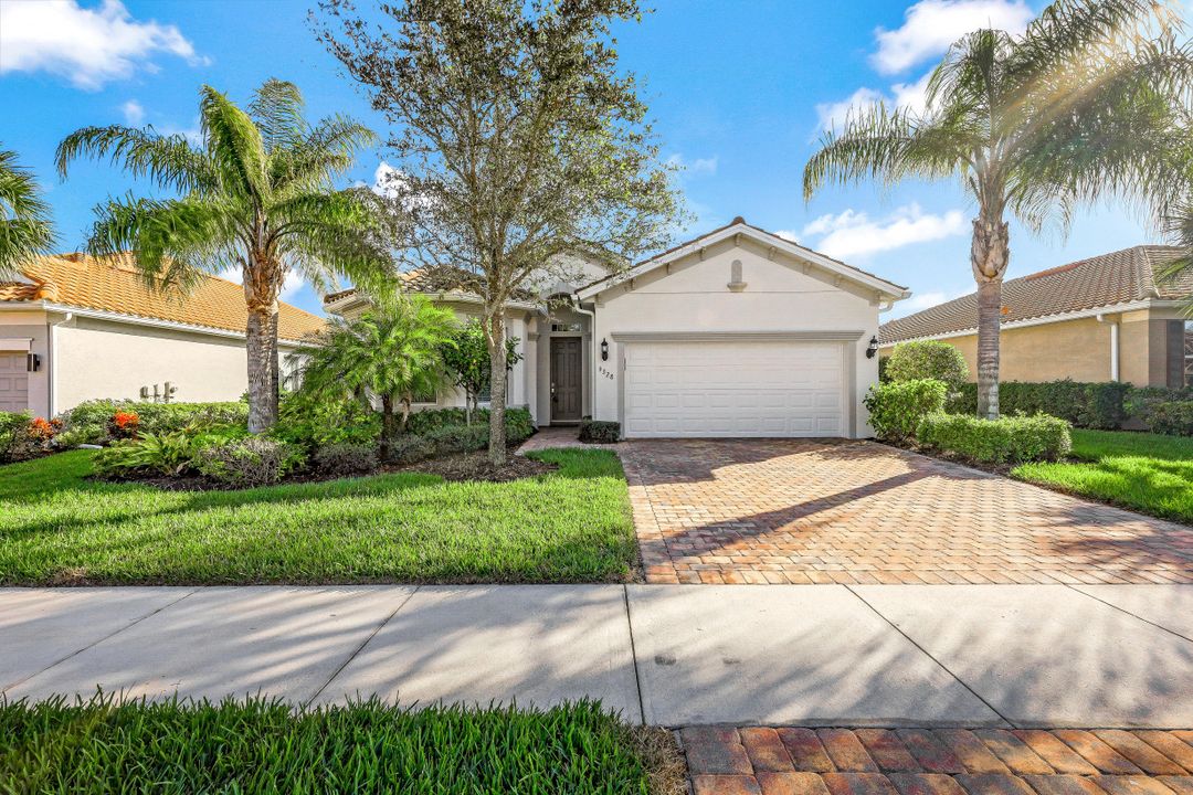 9328 Fieldstone Ln, Naples, FL 34120