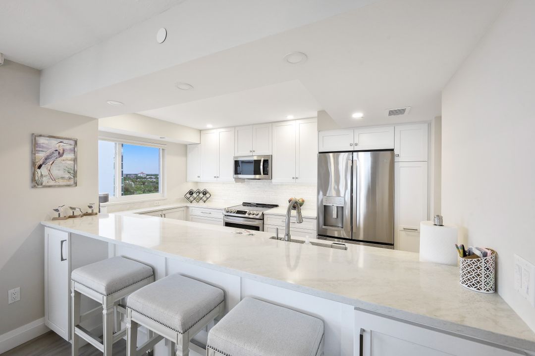 40 Seagate Dr #1004, Naples, FL 34103