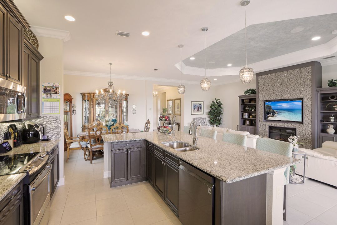 2832 Cinnamon Bay Cir, Naples, FL 34119