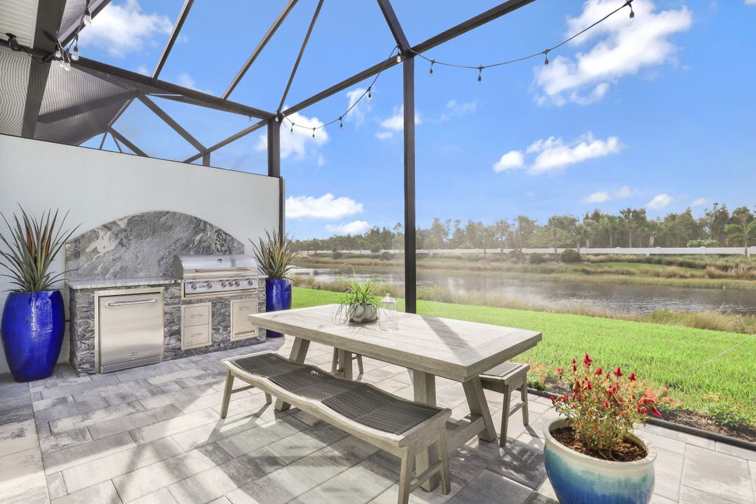 8967 St Lucia Dr, Naples, FL 34114