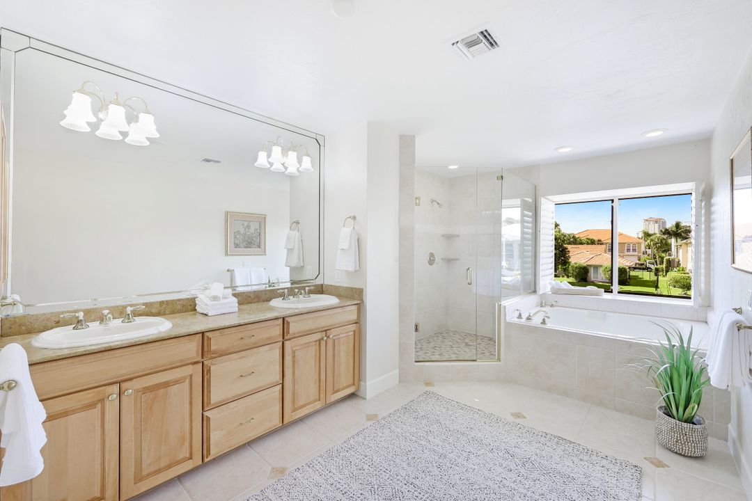438 Lagoon Ave, Naples, FL 34108