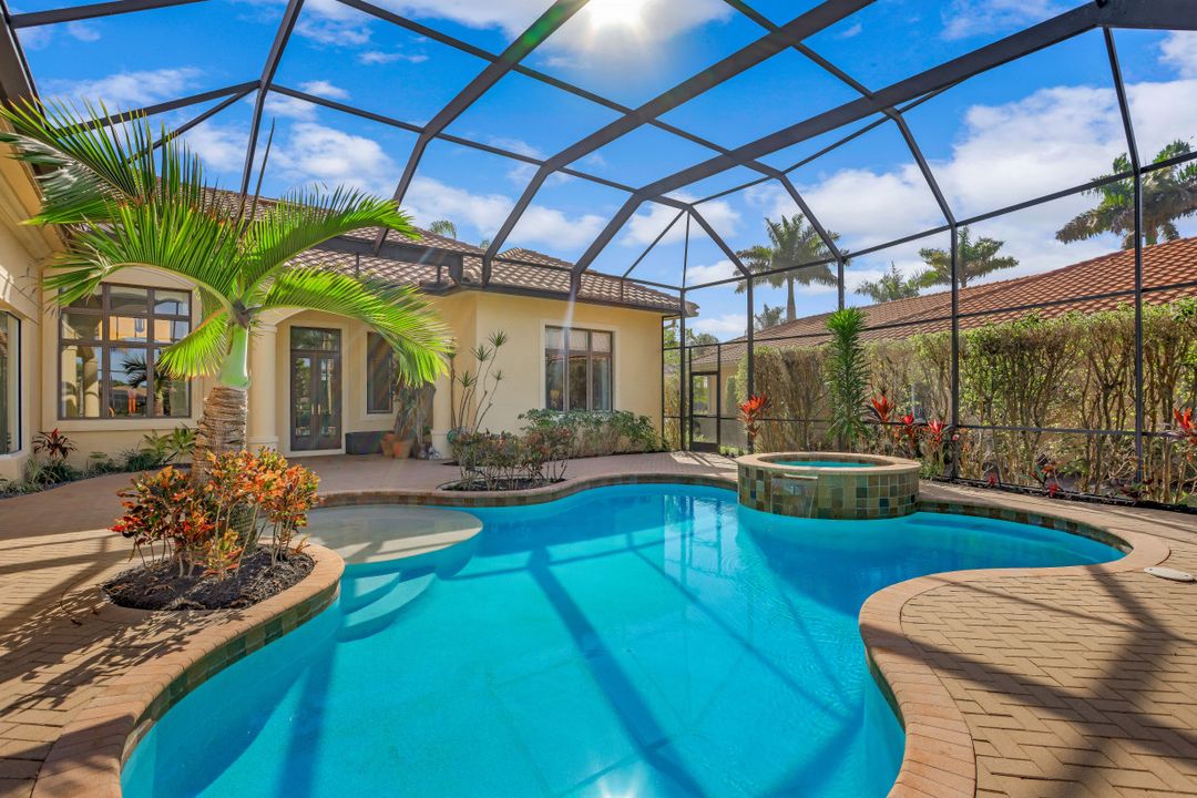 7417 Treeline Dr, Naples, FL 34119