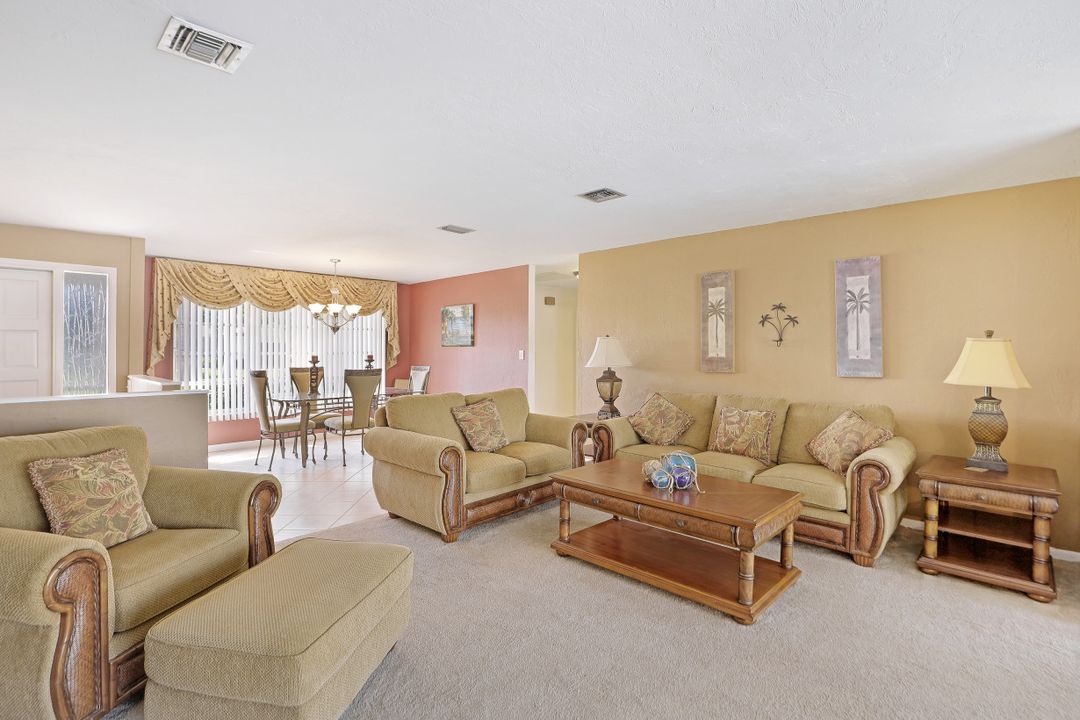 5241 Seagull Ct, Cape Coral, FL 33904