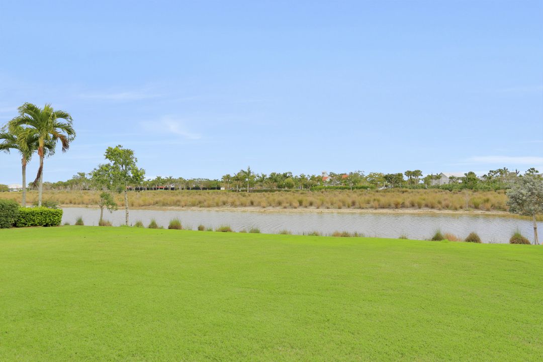 6462 Warwick Ave, Naples, FL 34113