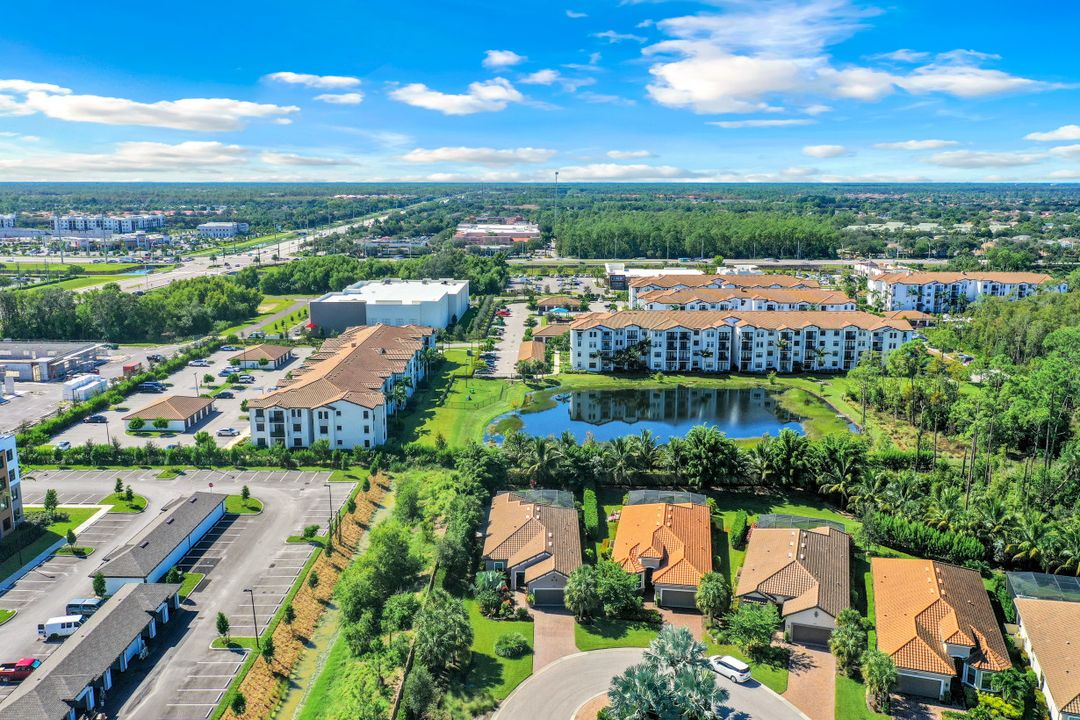 8696 Dilillo Ct, Naples, FL 34119