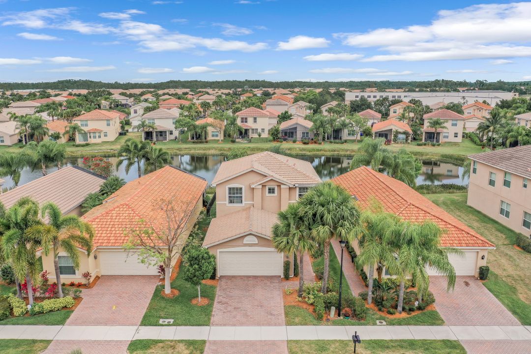 10313 Crepe Jasmine Ln, Fort Myers, FL 33913