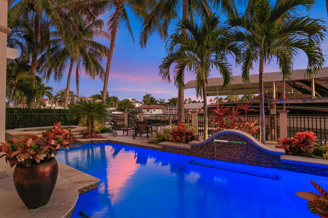 172 Seabreeze Ave, Naples, FL 34108