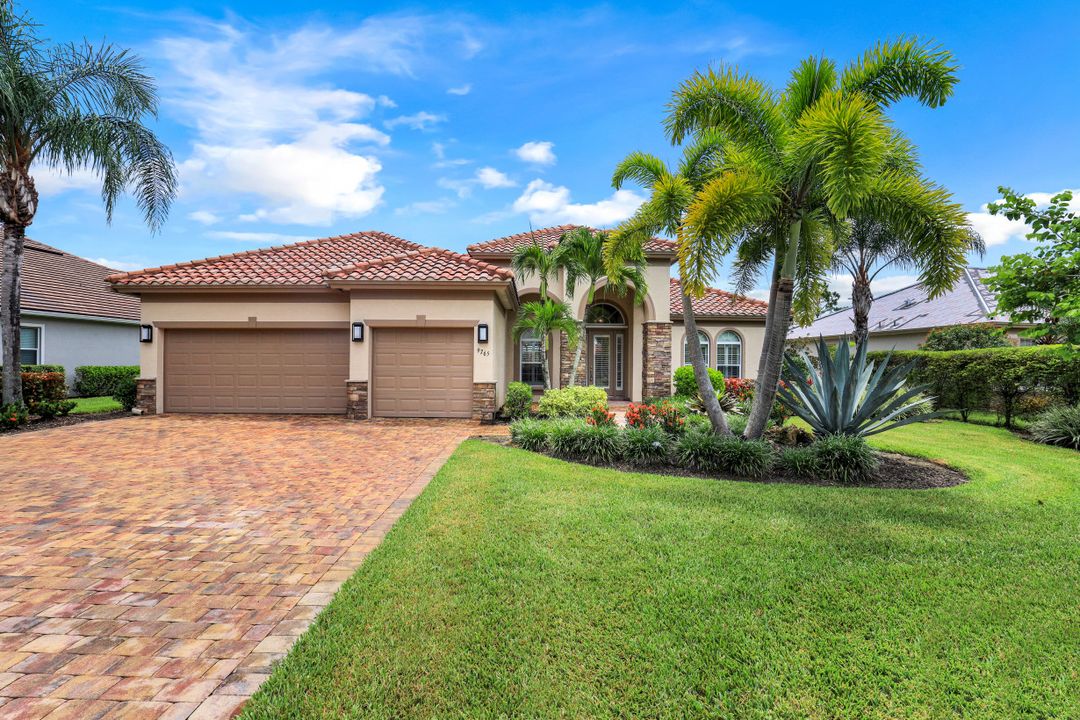 9765 Nickel Ridge Cir, Naples, FL 34120