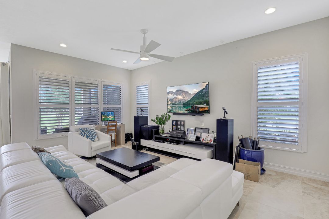 9256 Woodhurst Dr, Naples, FL 34120