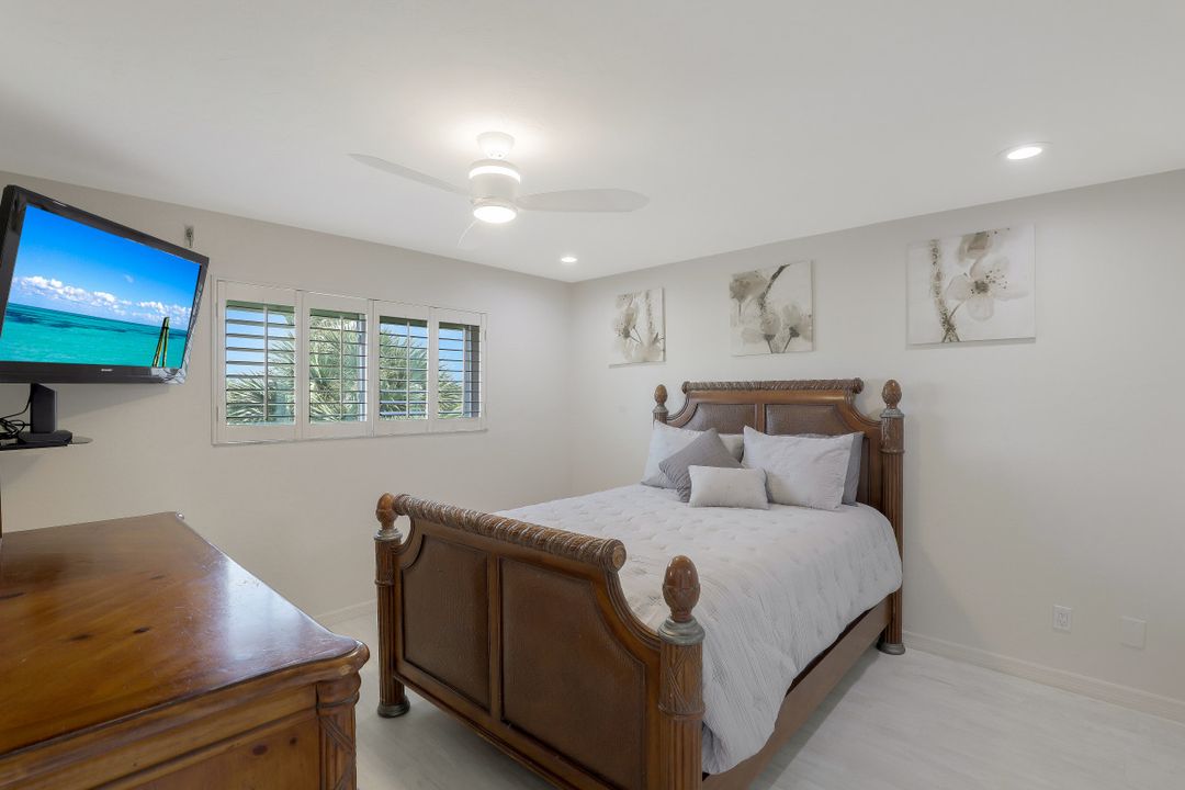 1004 Manatee Rd, Naples, FL 34114