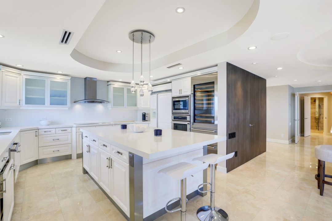 9811 Gulf Shore Dr, Naples, FL 34108