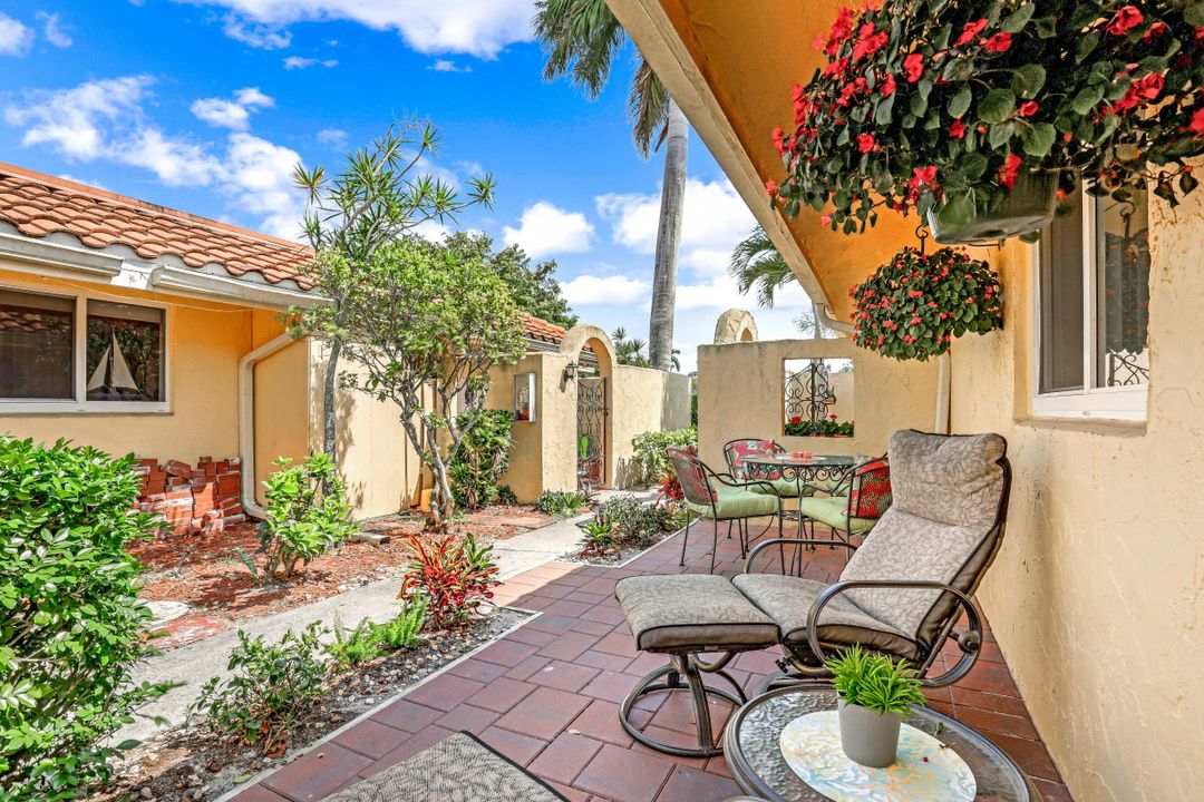 146 Harrison Rd, Naples, FL 34112