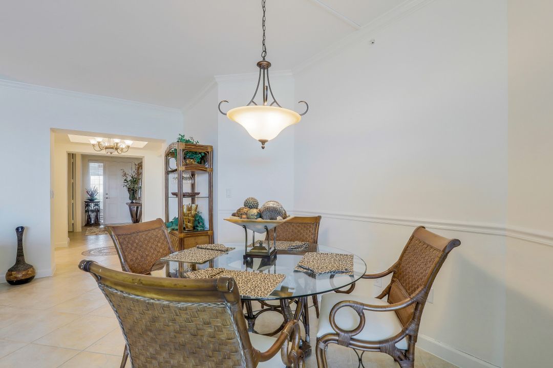 300 Dunes Blvd #1004, Naples, FL 34110