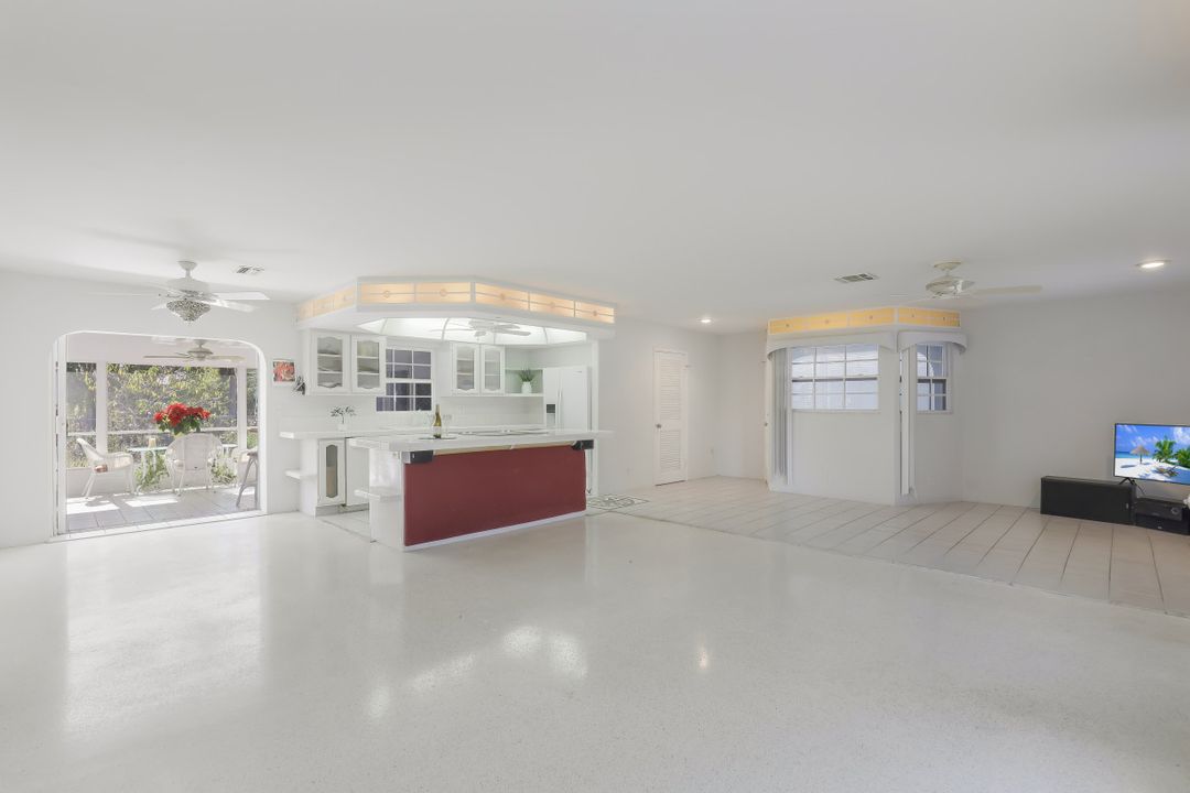 3096 Buena Vista Ln, Naples, FL 34105