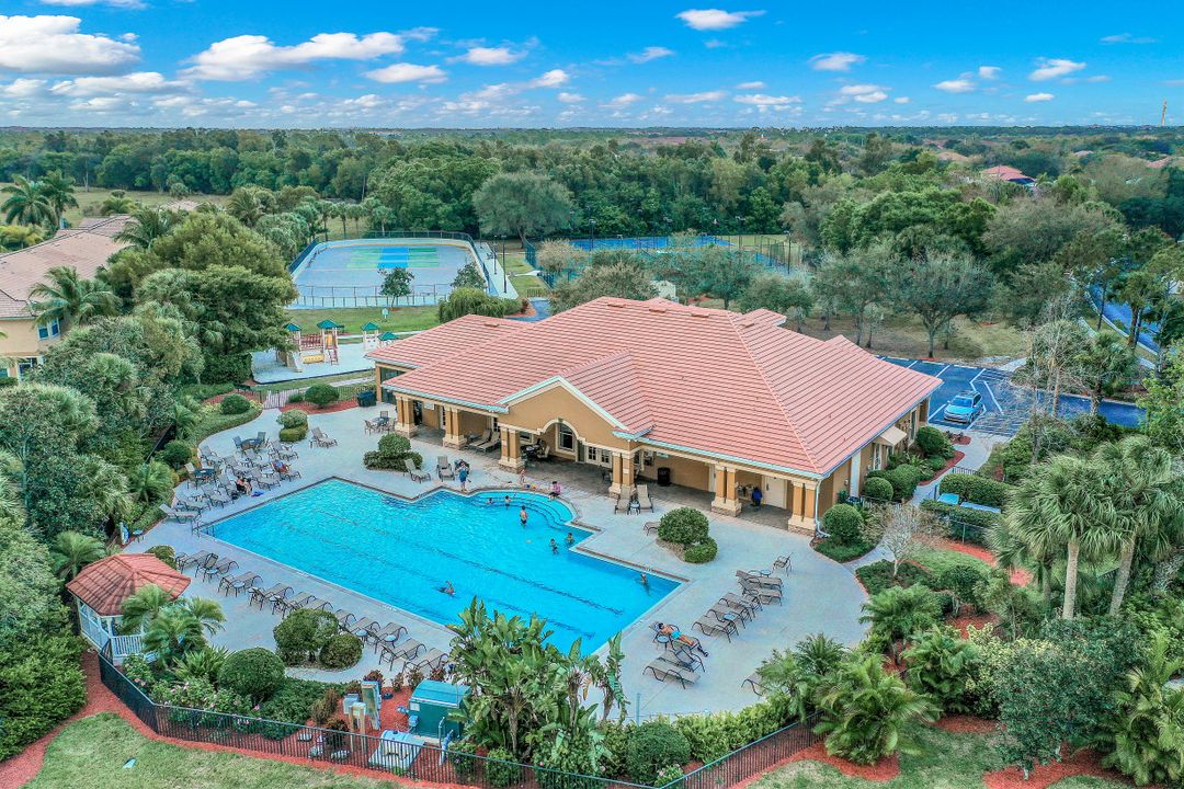 20060 Rookery Dr, Estero, FL 33928