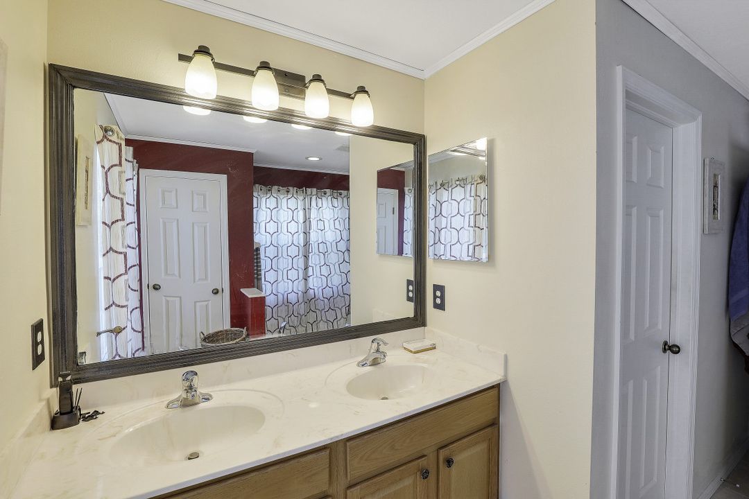 8752 Fawn Ridge Dr, Fort Myers, FL 33912