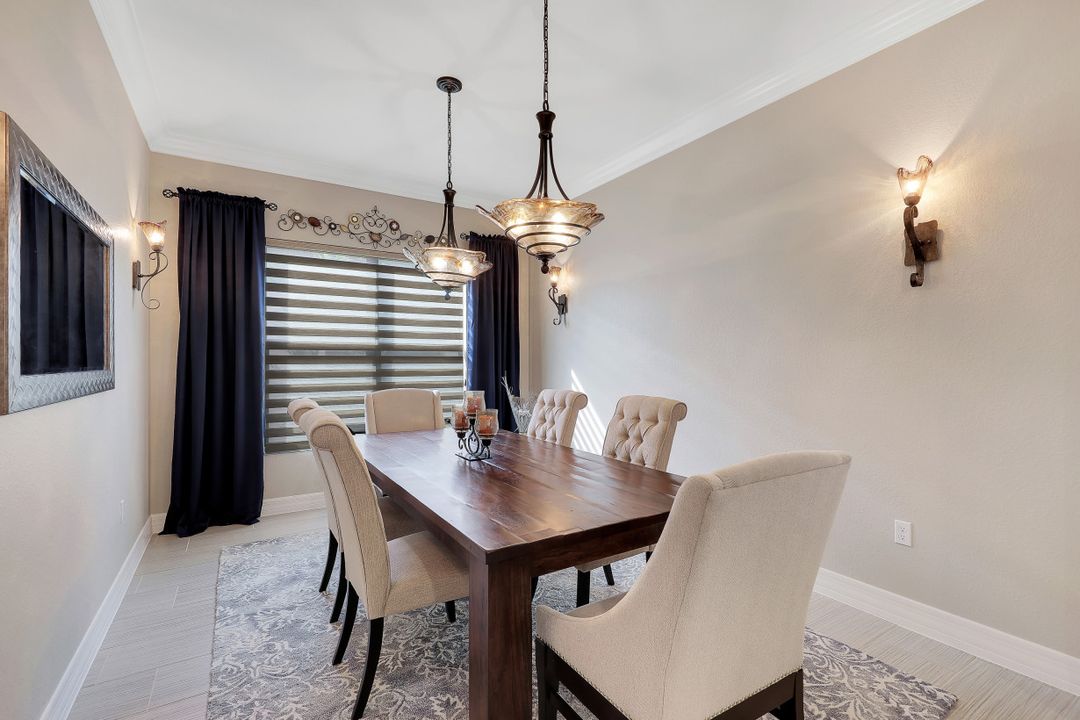 3370 Baltic Dr, Naples, FL 34119