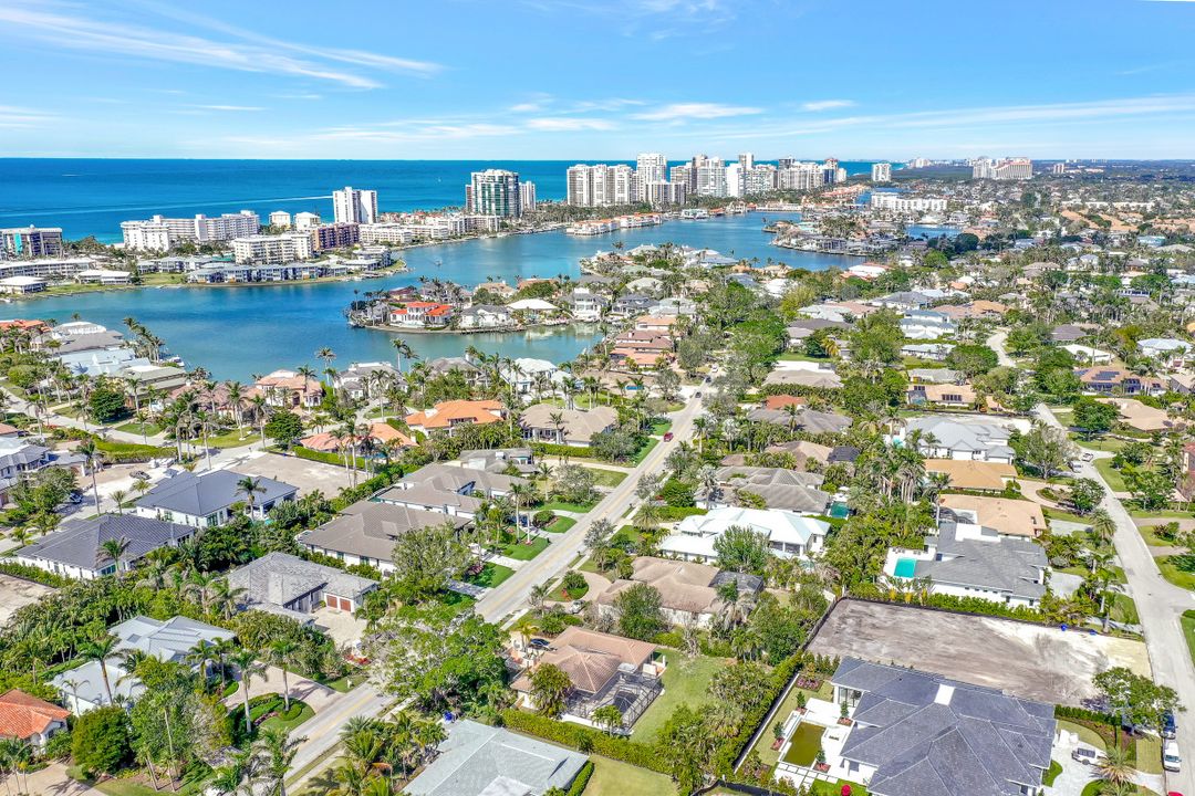 3000 Crayton Rd, Naples, FL 34103