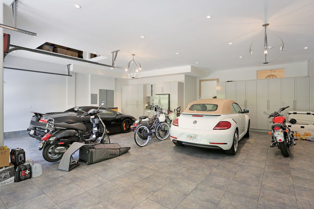 705 Myrtle Rd, Naples, FL 34108