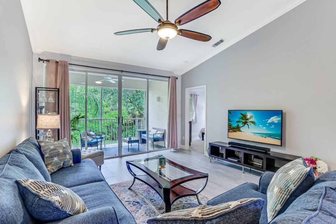 680 Luisa Ln #4, Naples, FL 34104