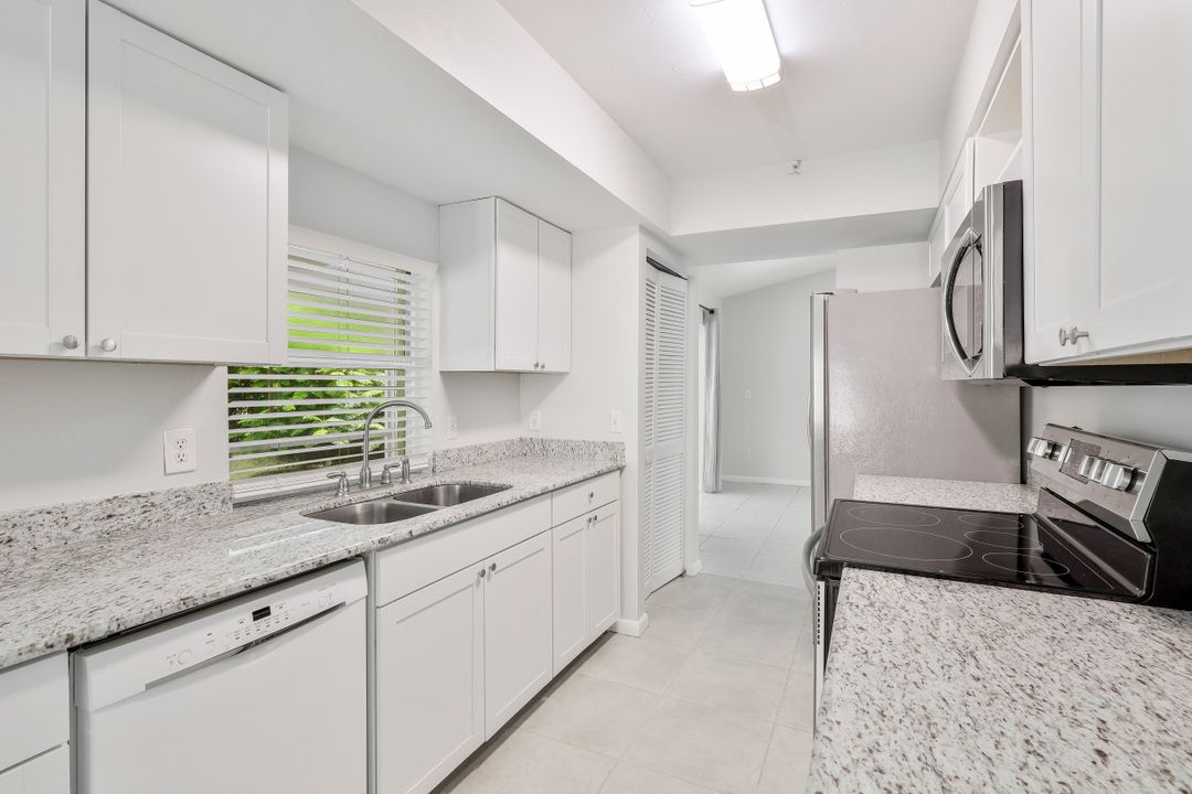 6581 Sable Ridge Ln, Naples, FL 34109