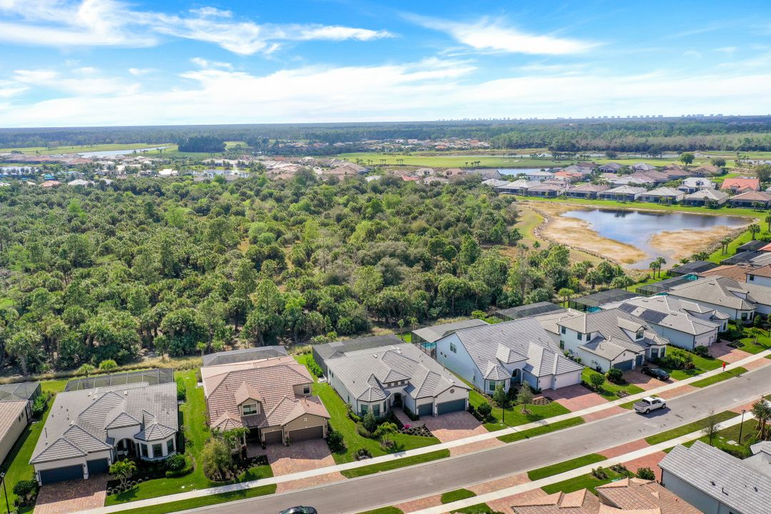 9483 Greyhawk Trl, Naples, FL 34120