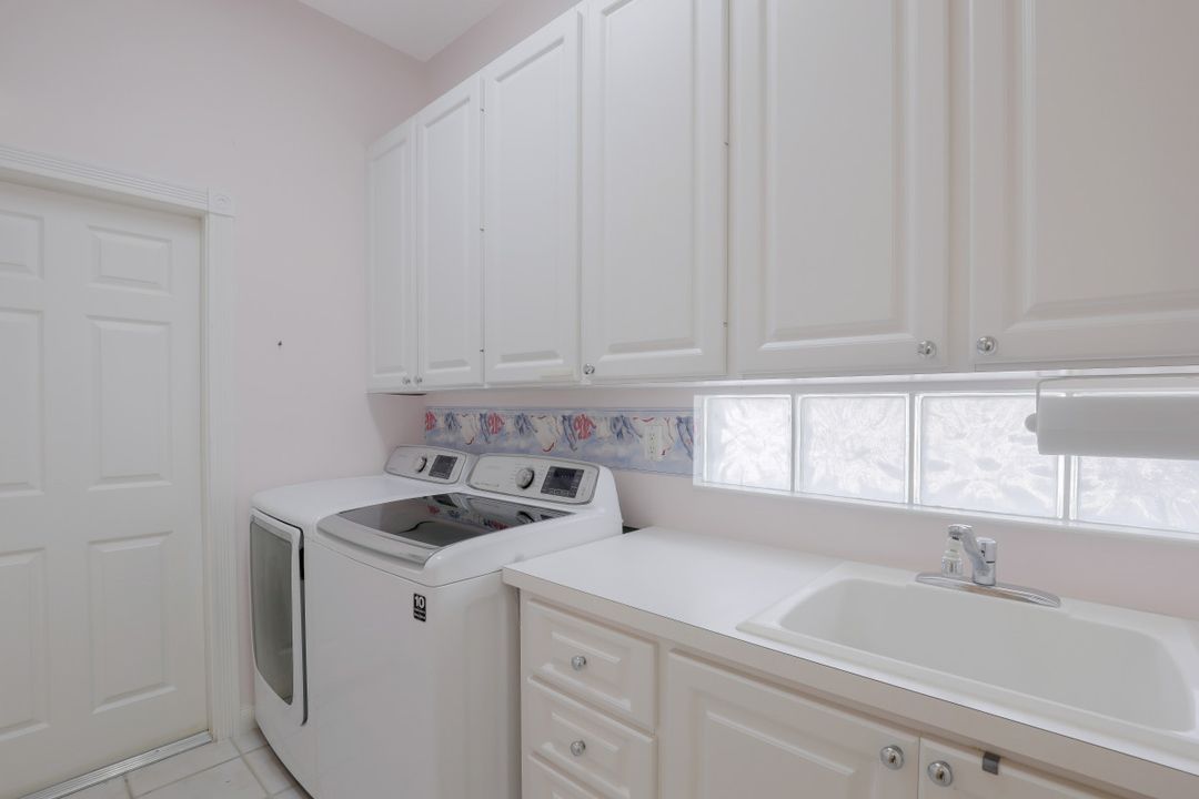 4462 Novato Ct, Naples, FL 34109