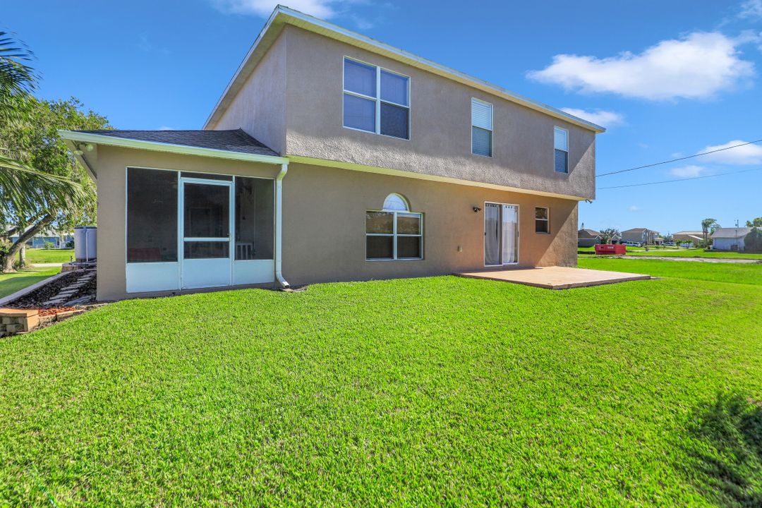 1220 NE 4th Pl, Cape Coral, FL 33909