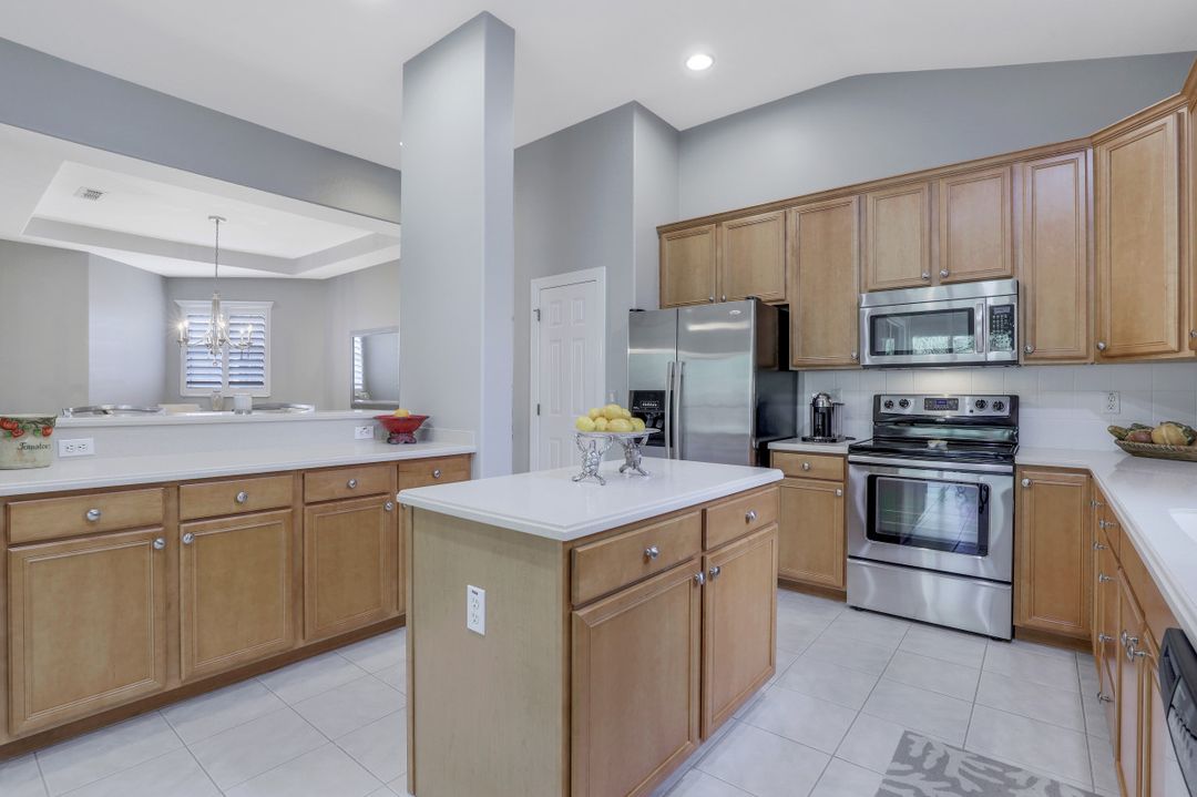 4810 Shinnecock Hills Ct, Naples, FL 34112