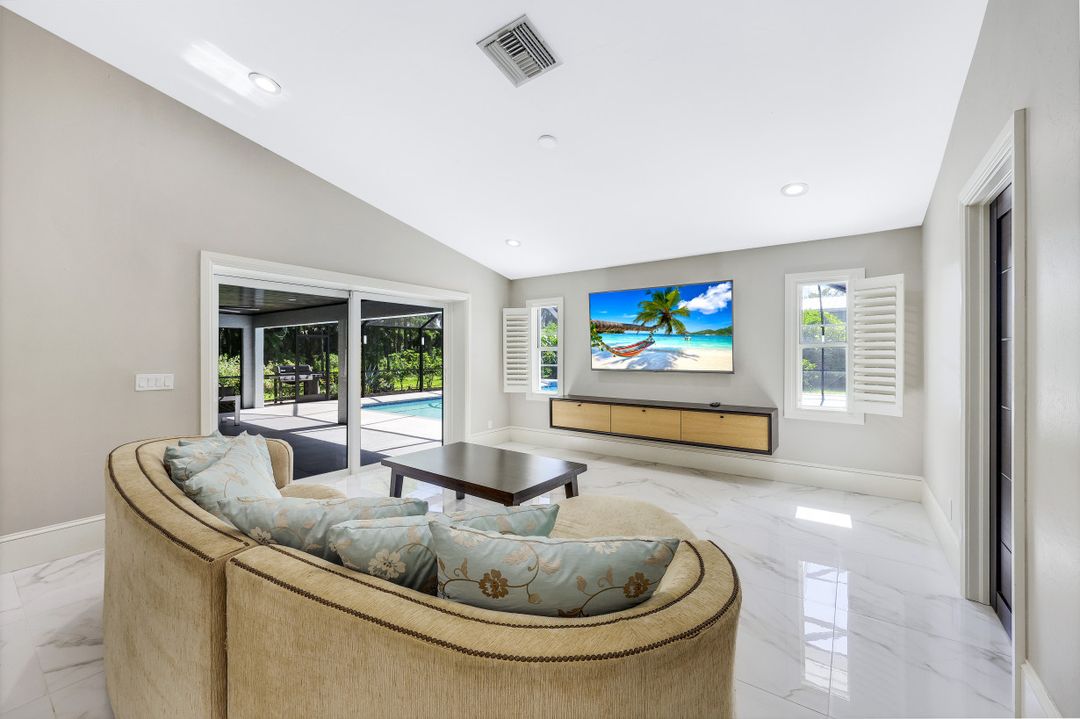 720 17th St NW, Naples, FL 34120