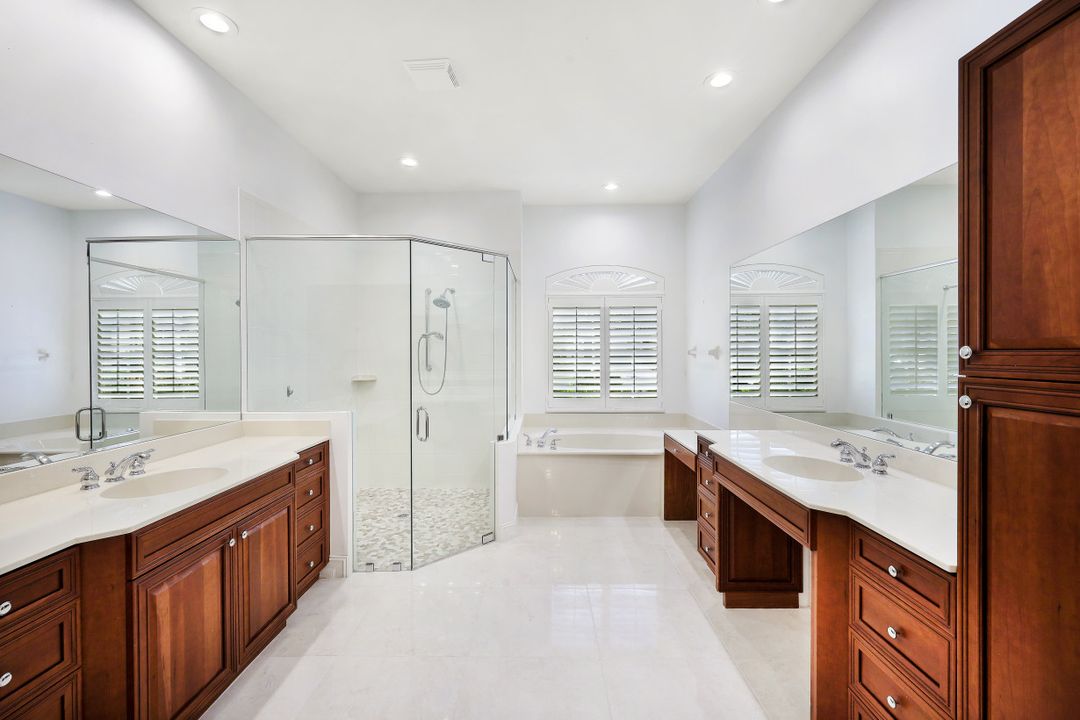 4899 Rustic Oaks Cir, Naples, FL 34105