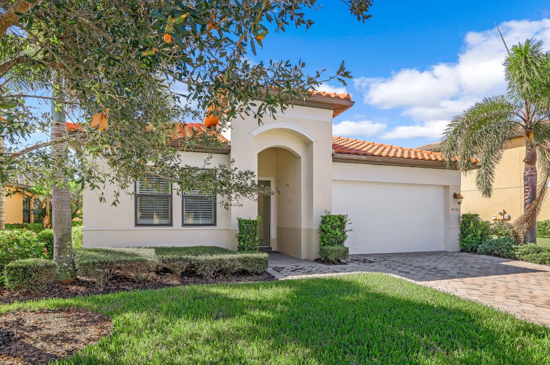 4098 Raffia Dr, Naples, FL 34119