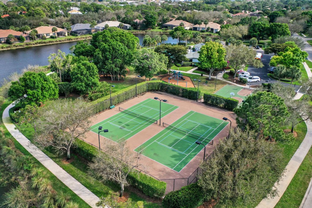 6615 Chestnut Cir, Naples, FL 34109