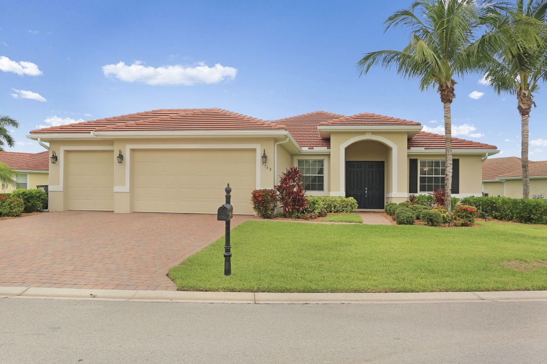 2548 Ashbury Cir, Cape Coral, FL 33991