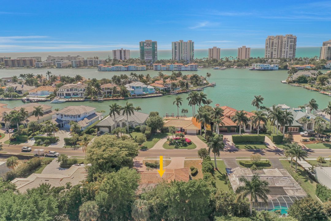 3840 Crayton Rd, Naples, FL 34103