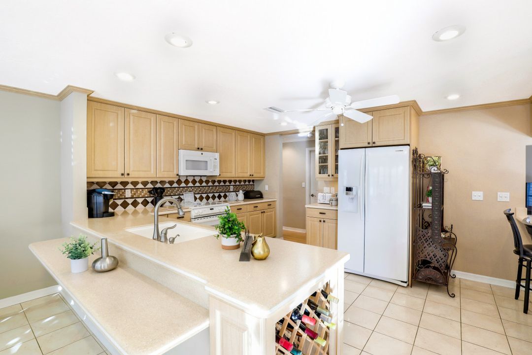 5230 Nautilus Dr, Cape Coral, FL 33904