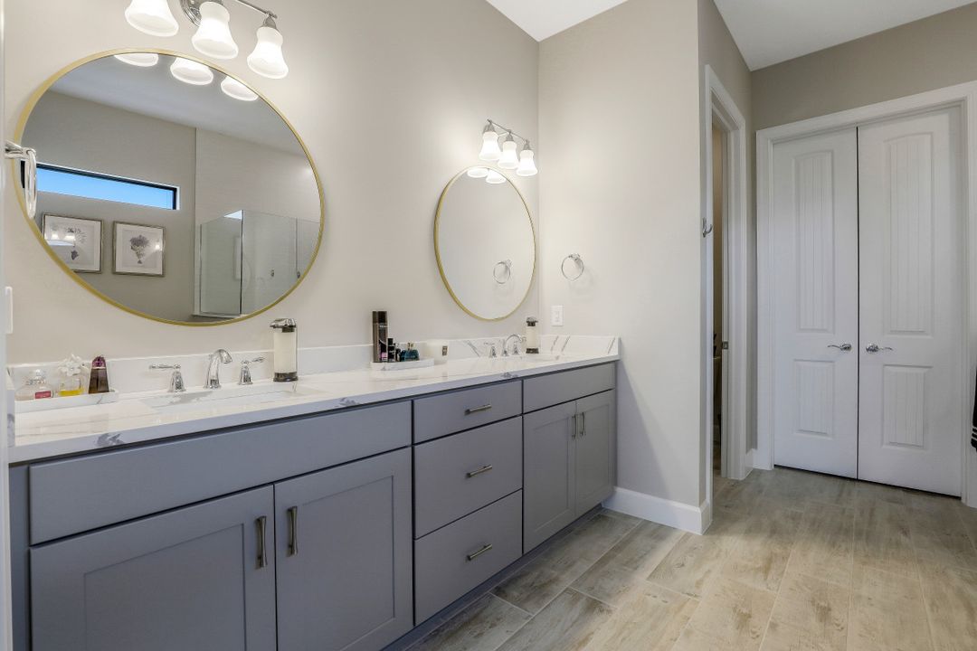 9610 Everglades Dr, Naples, FL 34120