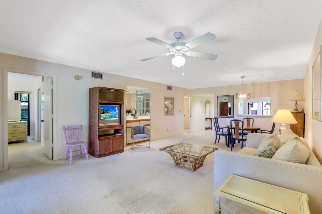 15330 Cedarwood Ln, Naples, FL 34110